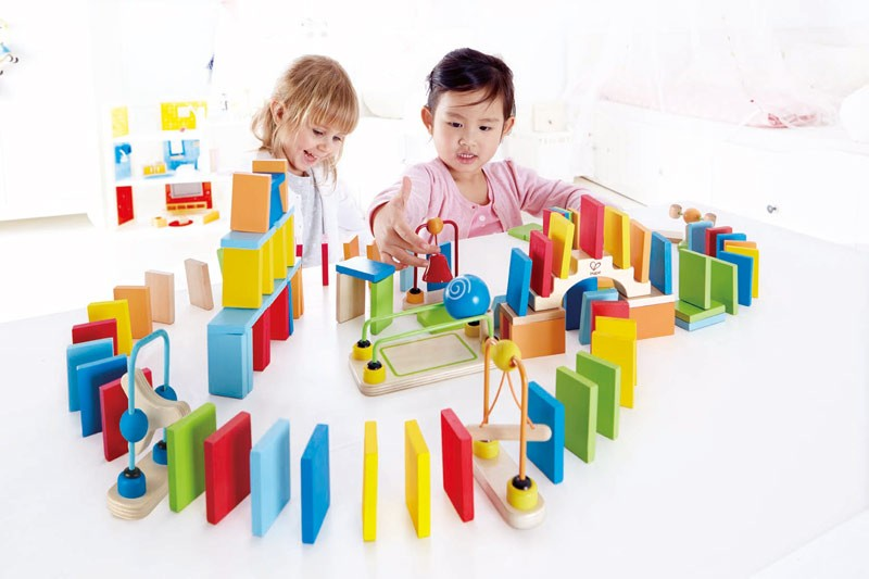 Circuit de dominos arc-en-ciel