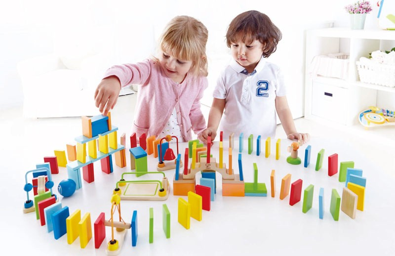 Circuit de dominos arc-en-ciel