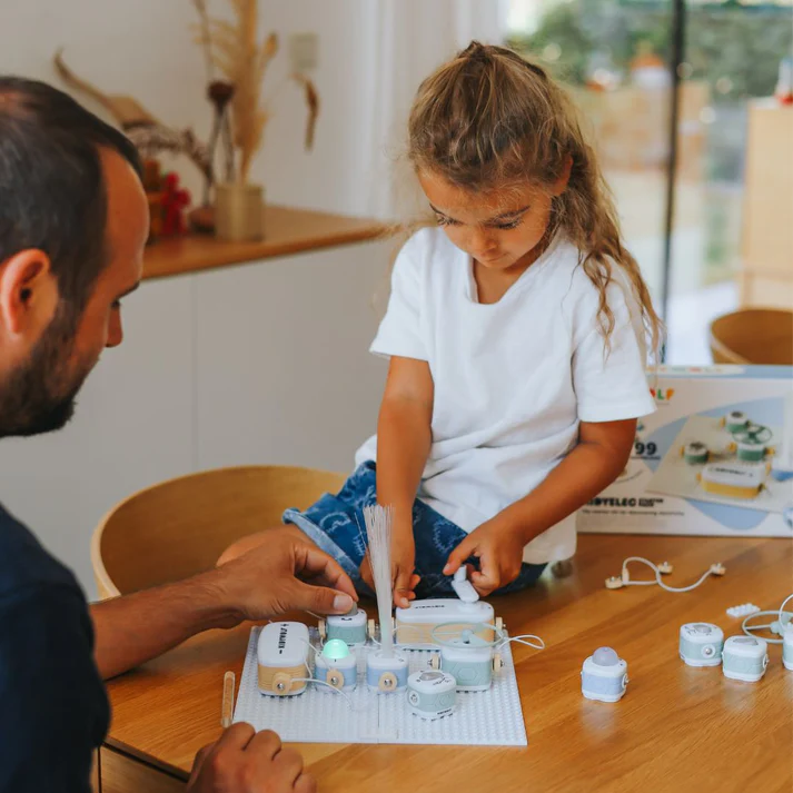 KIDYELEC-EXPERT Mon premier kit d'electricité 18 pièces