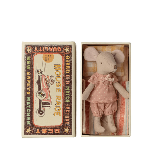 Souris Grande Sœur dans sa boîte assortie