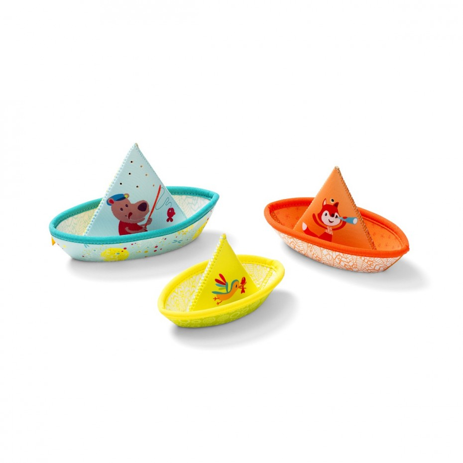 3 petits bateaux flottants