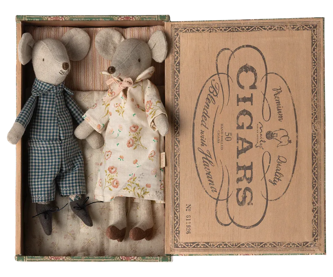 Grand-mère & Grand-père souris et leur boîte à cigares