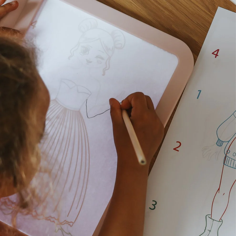 KIDYDRAW-PRO Tablette lumineuse nomade rose Dessinons la mode