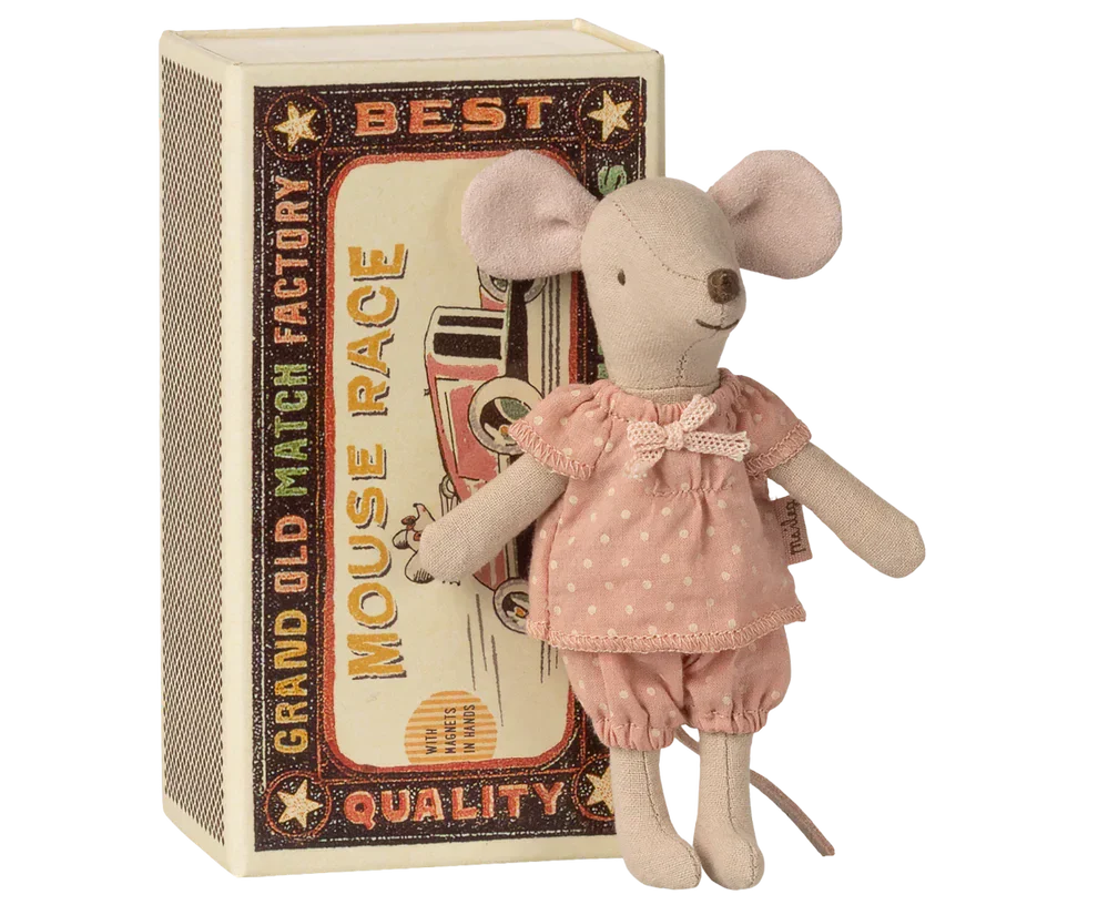 Souris Grande Sœur dans sa boîte assortie