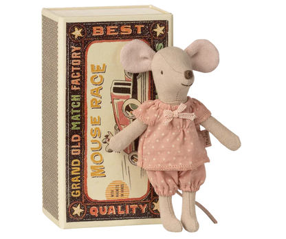 Souris Grande Sœur dans sa boîte assortie